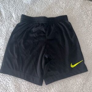 Nike boys athletic shorts size medium!